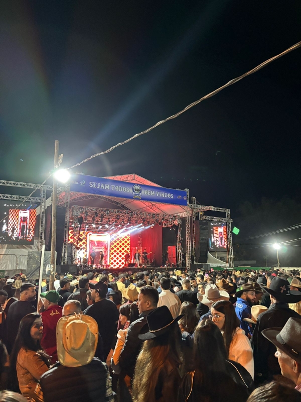 Festa do Peão de Aguanil tem início empolgante