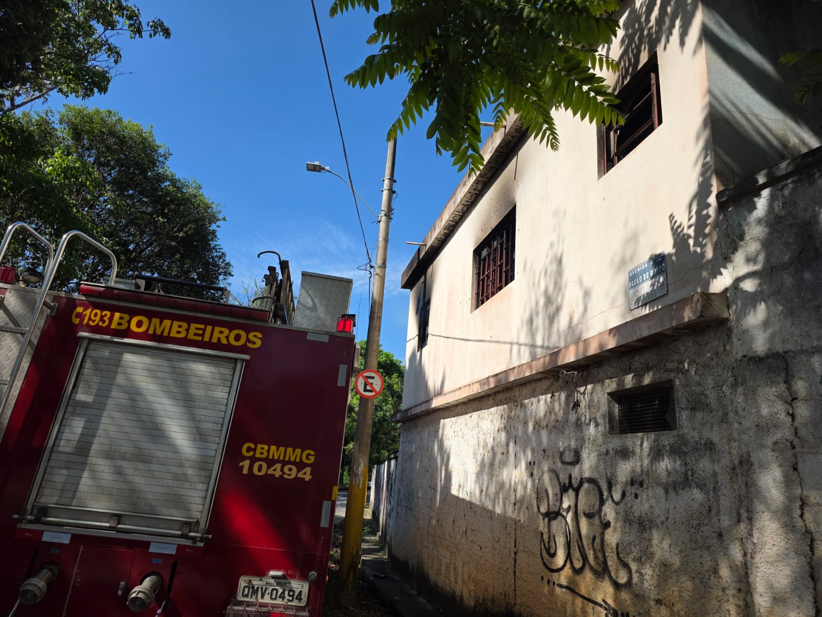 Incêndio em Imóvel Abandonado em Quinzinho